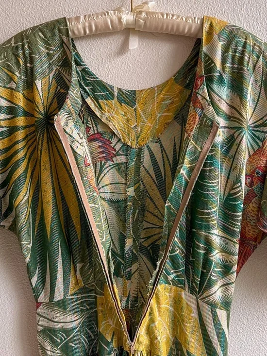 Vintage 1980s Tropical Bird Print Dress With Metallic Threads (L) - Picture 14 of 14